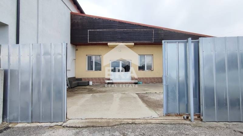 Сграда с разработен бизнес в гр. Банско