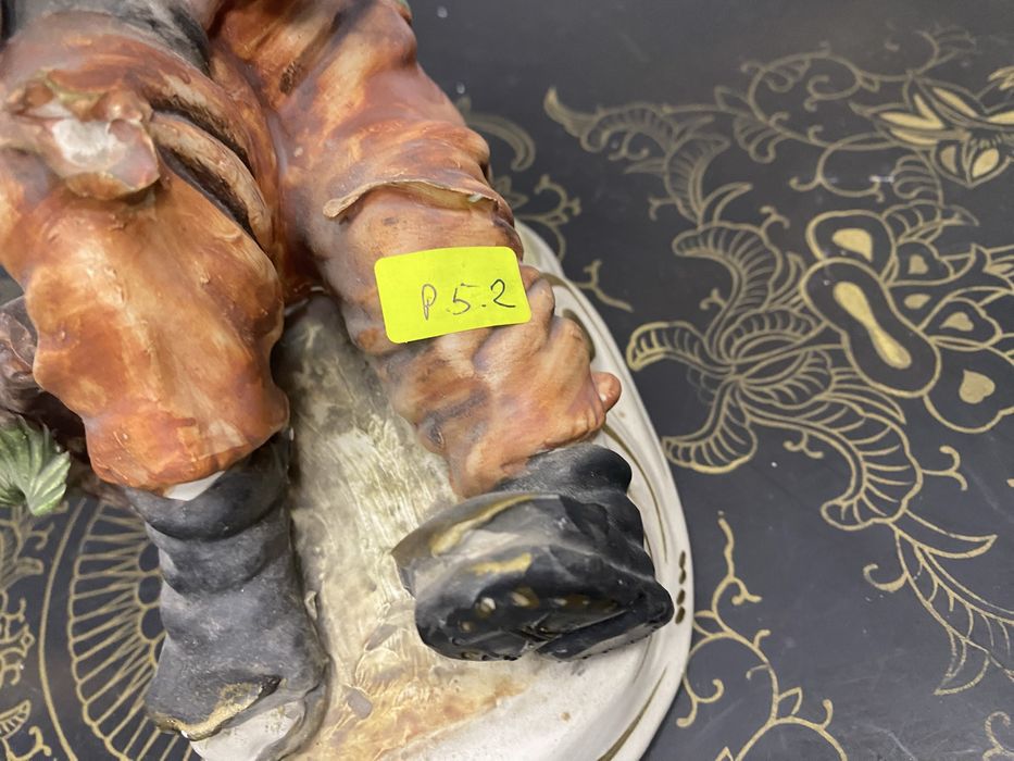 Стара италианска фигура от порцелан каподимонте