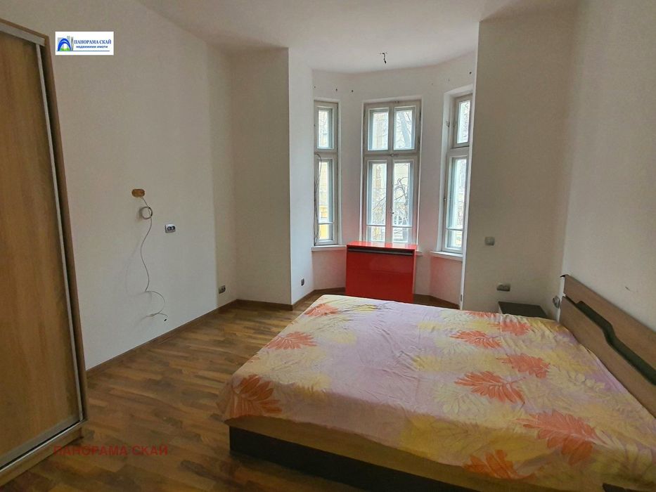 Продава се Тристаен апартамент в Плевен, Идеален център - 92 кв.м за 1577 €/кв.м - Снимка #2