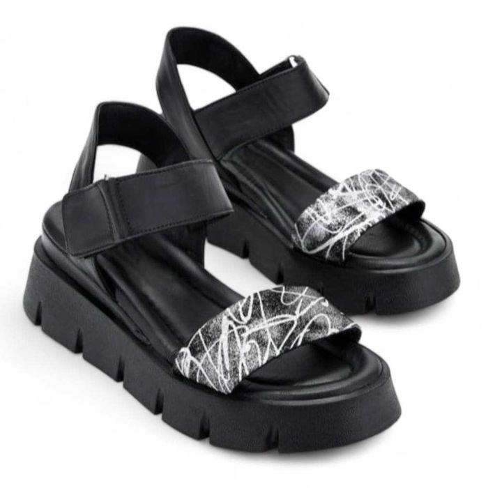 ПРОМО! Сандали на платформа от естествена кожа с атрактивен дизайн.