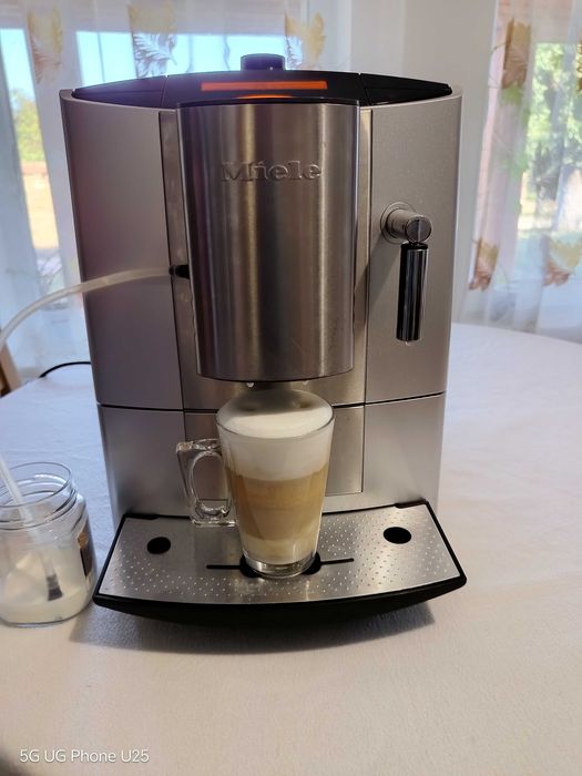 Автоматична кафемашина Miele CM5200.