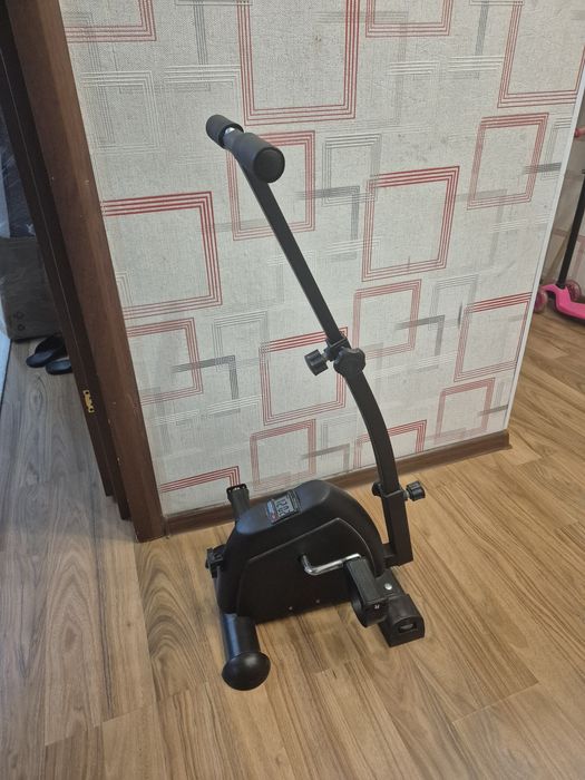 Компактный велотренажер