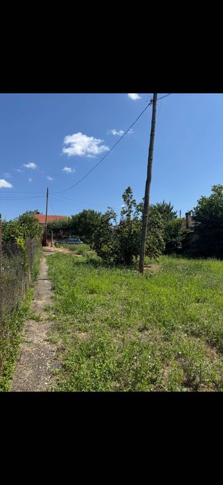 Продава се прекрасен лозаро-овощен имот с двуетажна вила (2 дка)