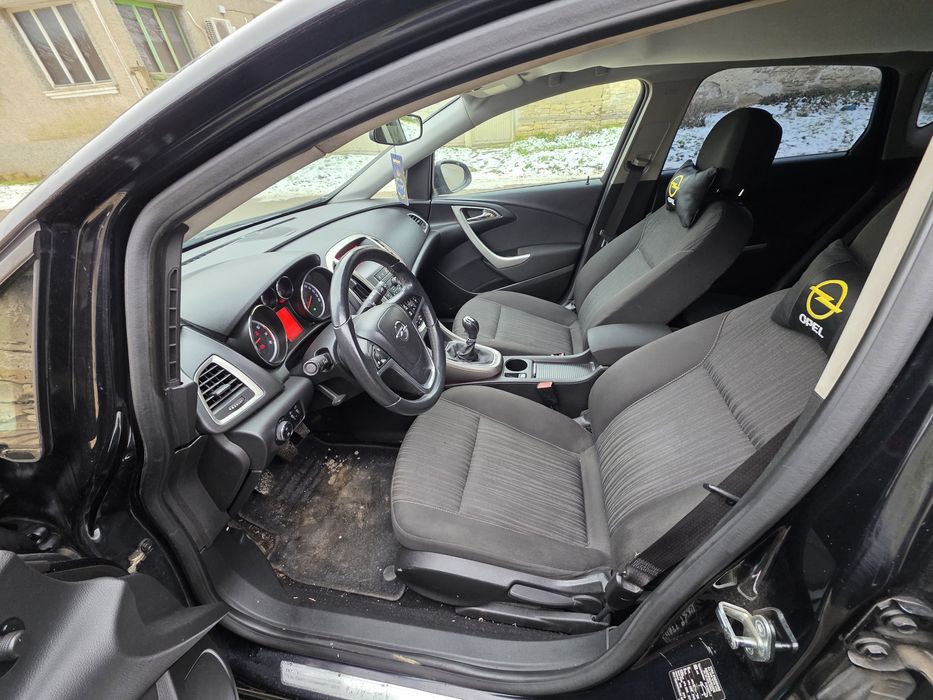 Opel Astra J 1.4T 2010г