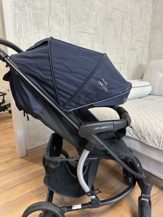 Продам коляску темно-синяя