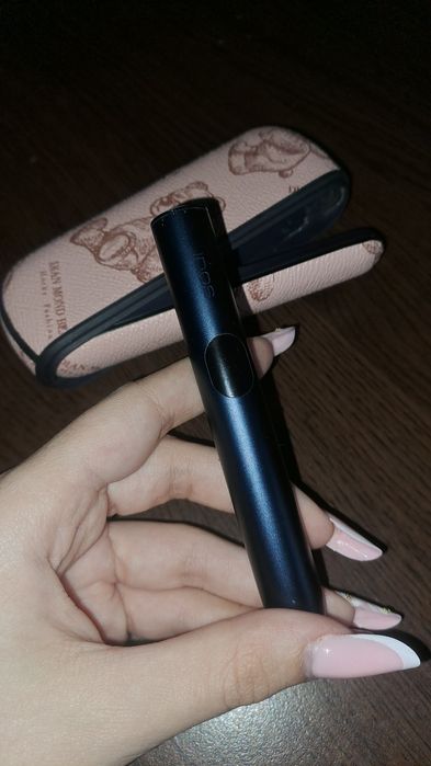 vând iqos iluma i + husă UTILIZAT