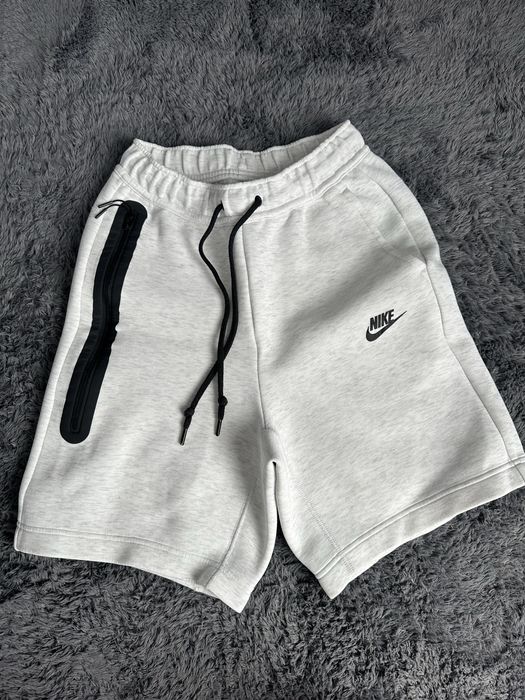 Nike tech scurti