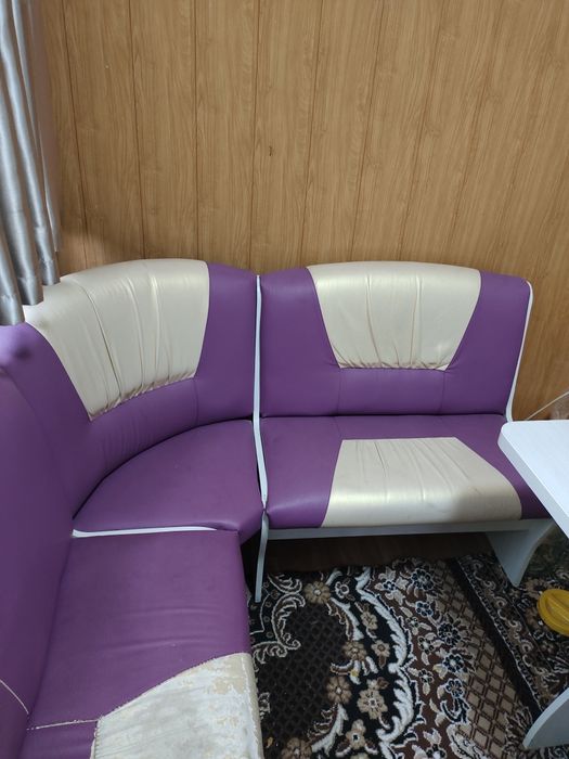 Угловой диван кухонный