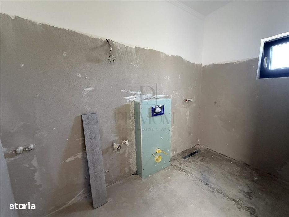 Apartament 3 camere - bucatarie separata - curte proprie