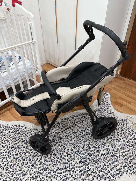 Продам коляску детскую 2 в 1