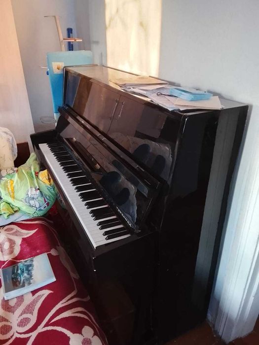 Пианино    продам