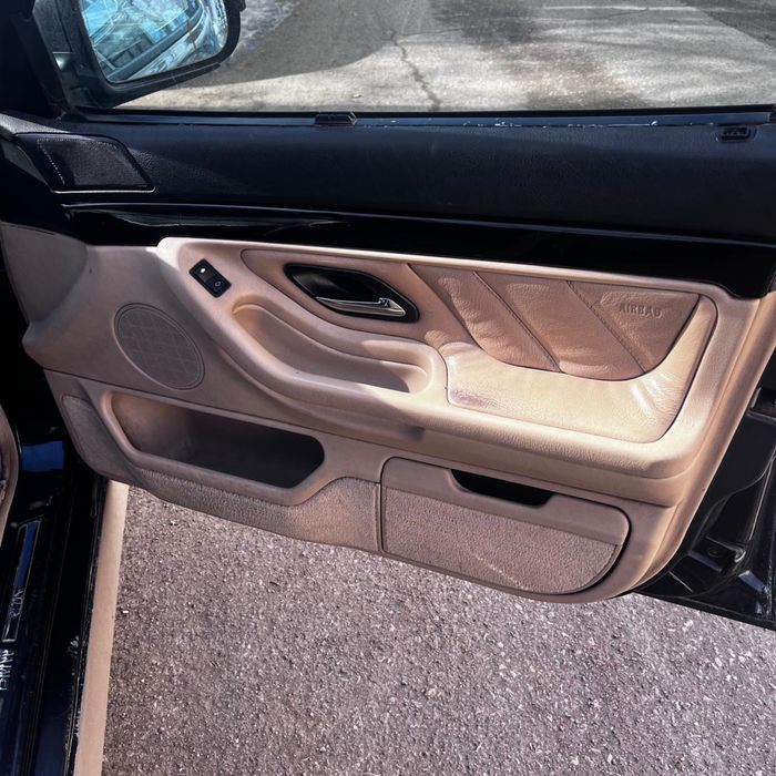 Продам дверные обшивки на бмв е38