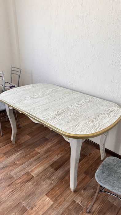 Кухонный стол размер 1.50