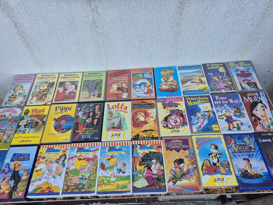 Vând 163 casete video VHS originale colectie filme de animație