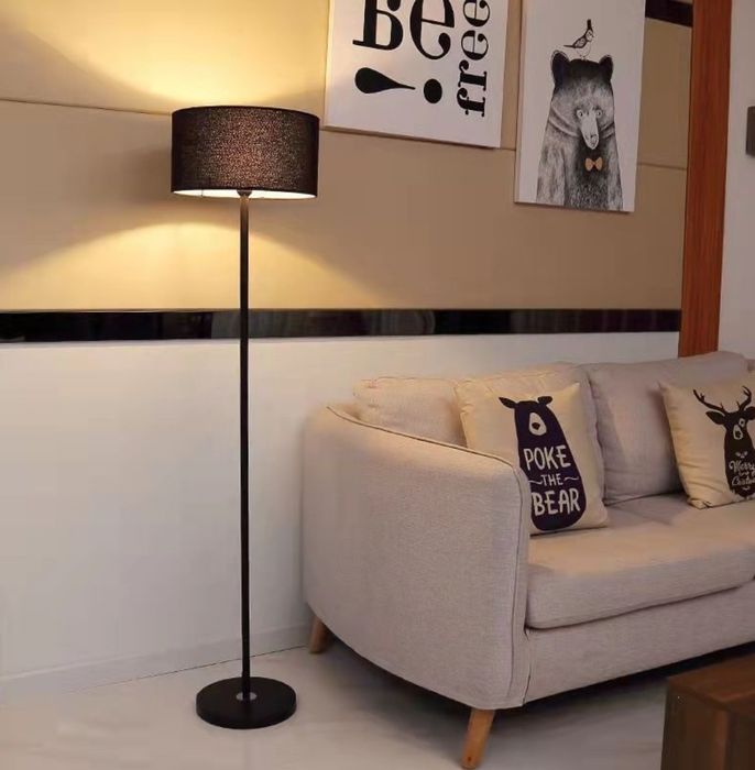 Напольная черная лампа Nova