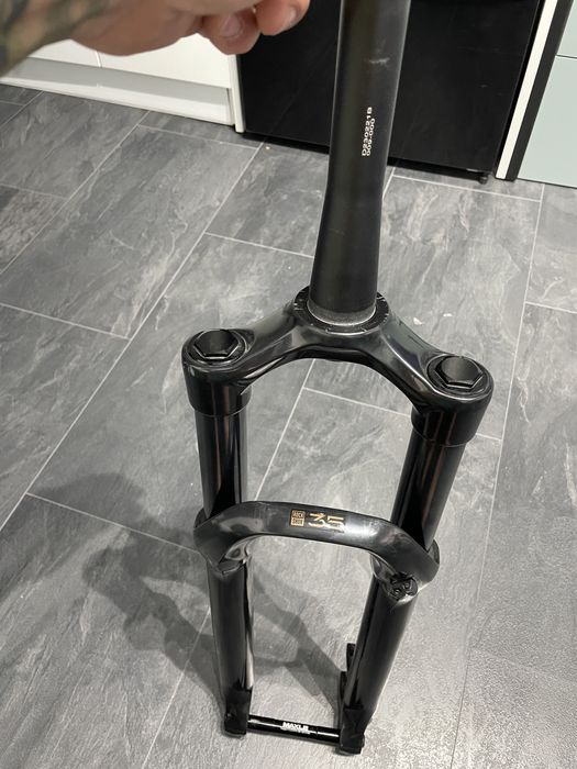 Furcă ROCK SHOX 35 SILVER R Cursă: 140 mm35mm