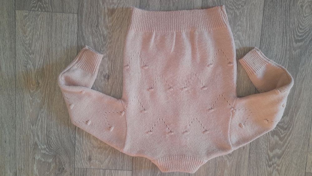 Продам кофту 5-6 лт для девочки