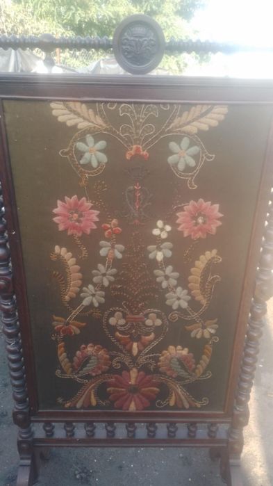 Paravan aprope 200 de ani