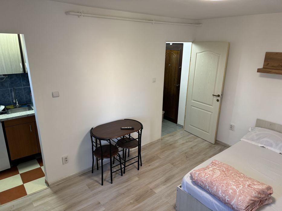 Regim hotelier Garsoniera Tomis Nord Ciresica etaj 1 // O743131813