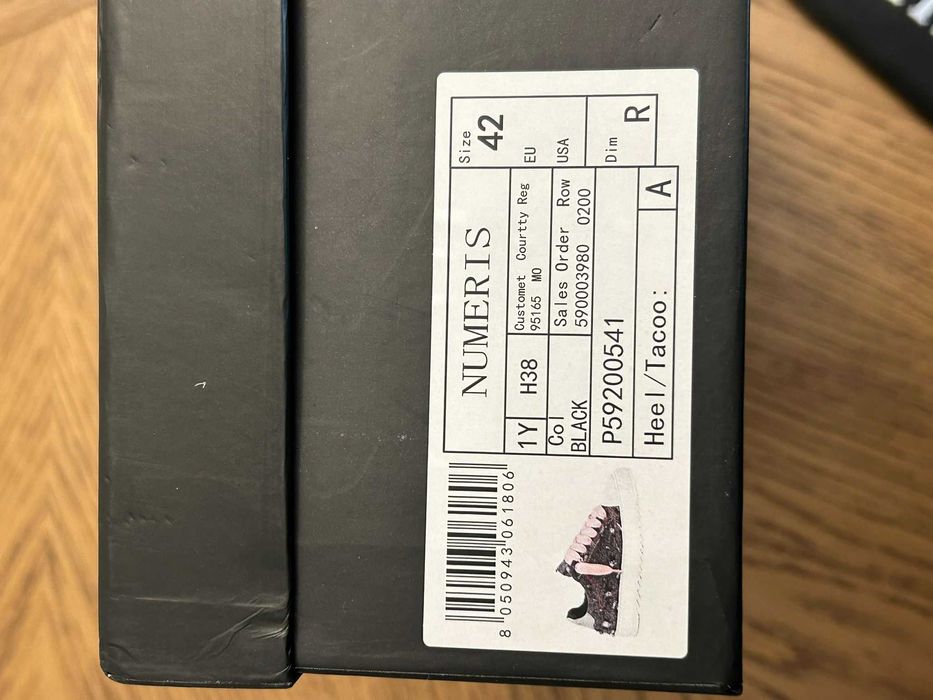 Adidași NUMERIS 42