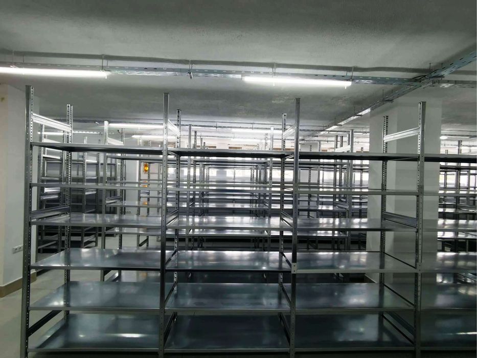 Продавам професионална стелажна система в отлично състояние