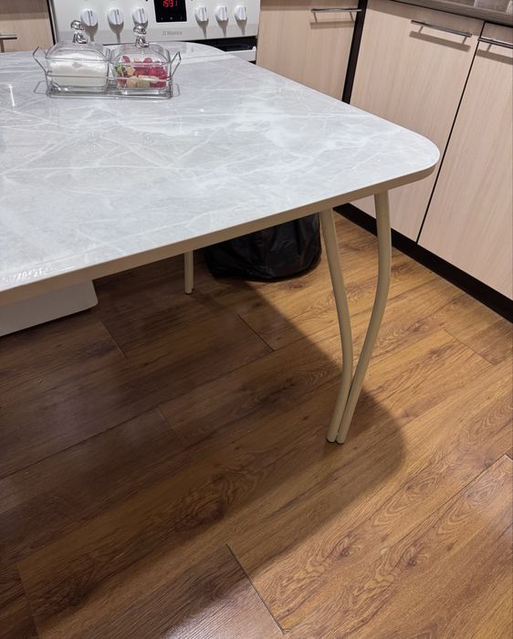 Продам кухонный стол