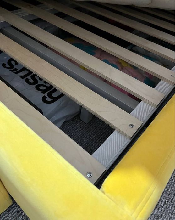 Срочно продается кровать с пуфом(сундук)