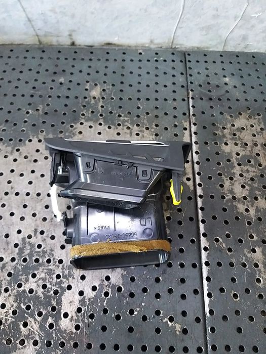 Grila ventilatie bord stanga toyota verso r2 556500f020
