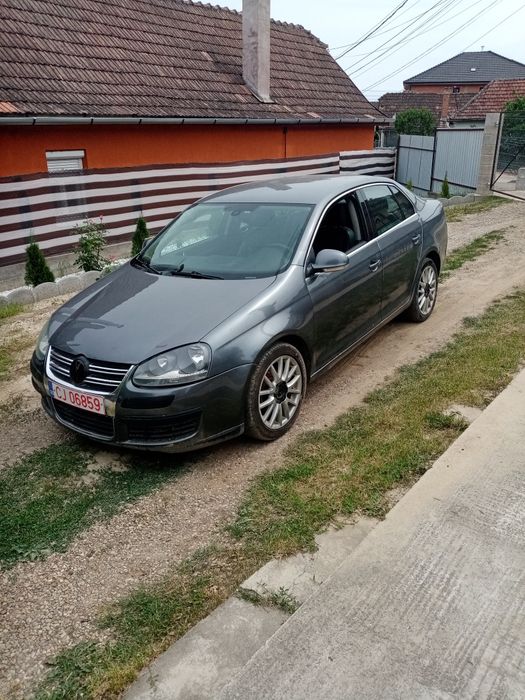 VOLKSWAGEN Jetta
