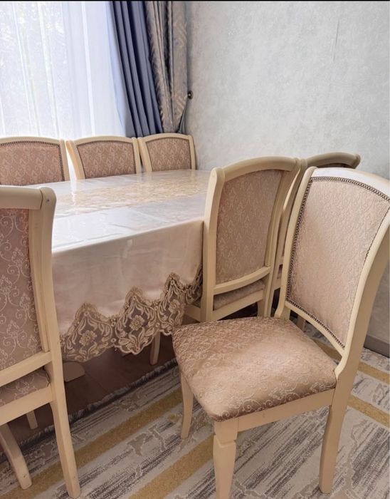 Стол со стульями
