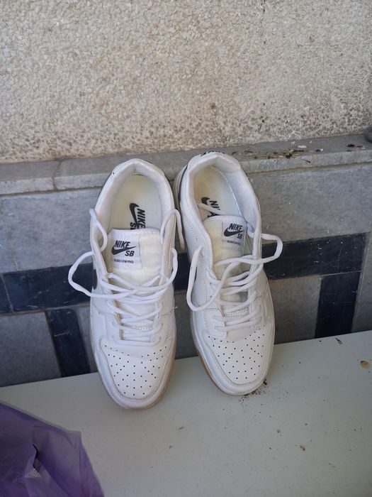 Продаются кроссовки одна пара оригинал