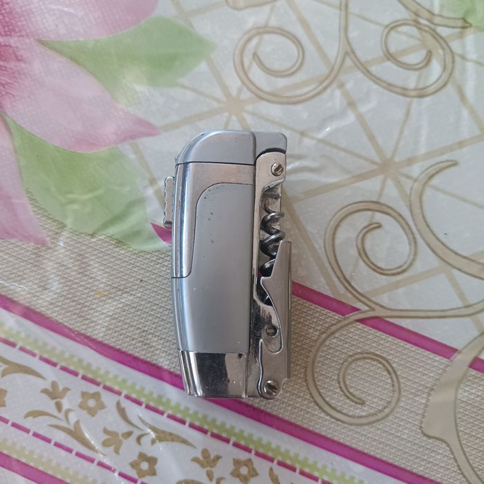 Зажигалка газовая