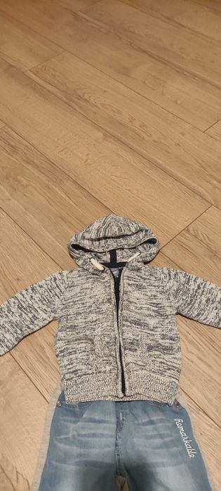 Детска жилетка и дънки