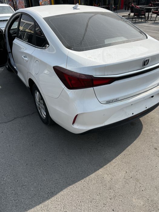 Changan Eado srochniy sotiladi