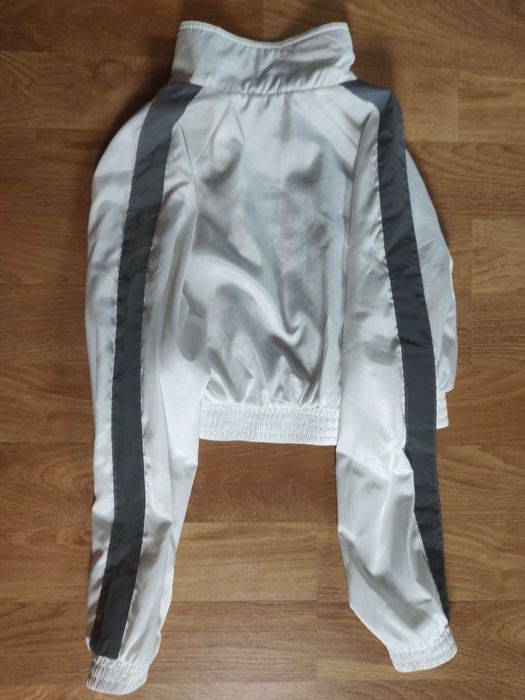 Geacă Bershka pentru adolescente