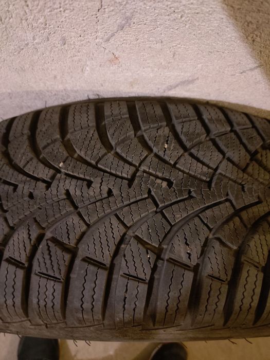 4 броя зимни гуми Good year 205/55R16