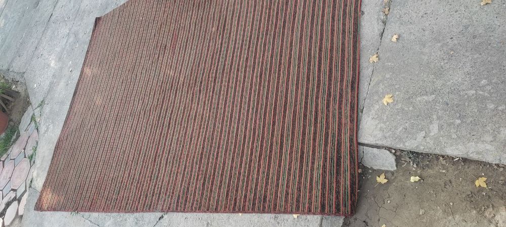 Палас в нормальном состоянии.