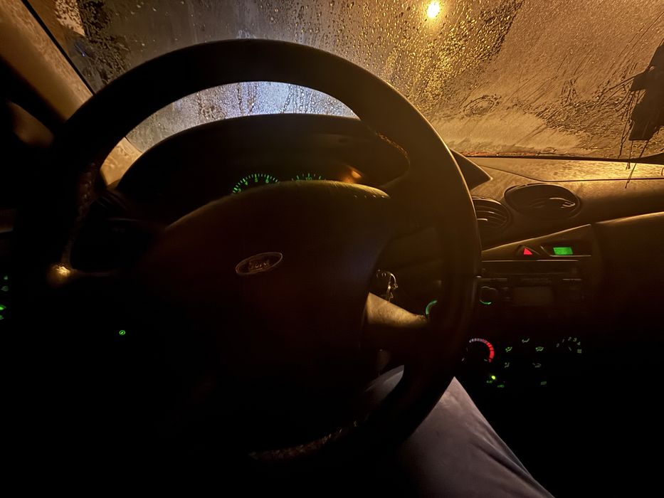 Ford focus 1 benzina