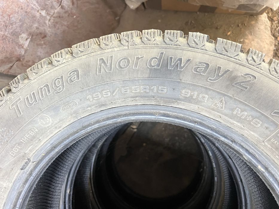 Продам шины шипы в отличном состоянии