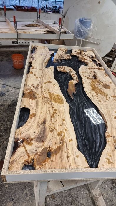 MESE din lemn masiv cu rasina epoxidice pe