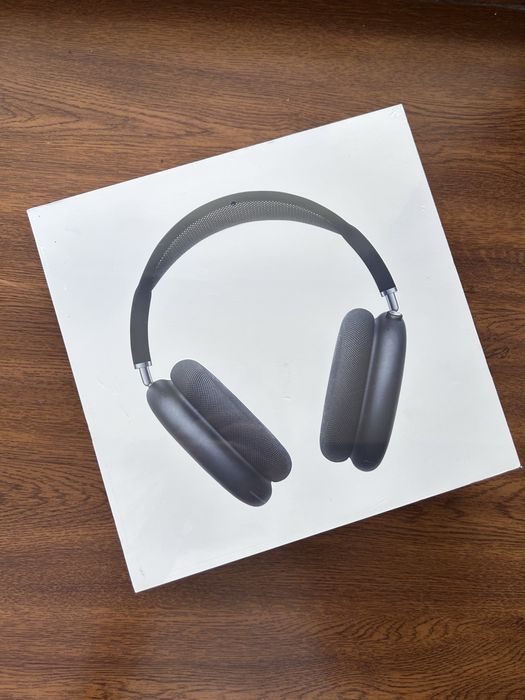 AirPods Max with Smart Case