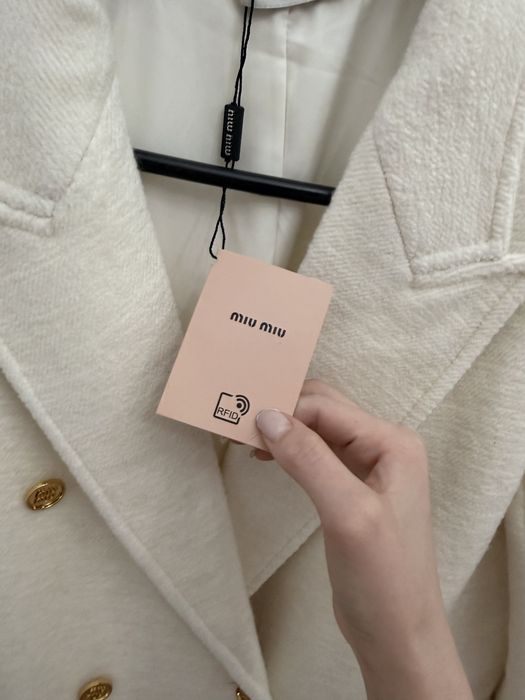 Продаю пальто Miu Miu