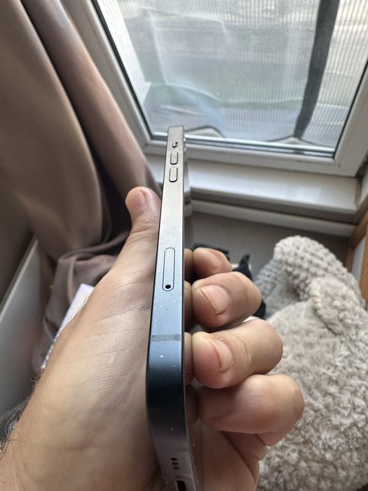 Продавам iPhone 13 128 GB Midnight