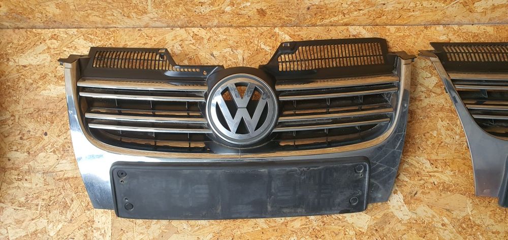 Grilă centrală Golf 5 cu siglă Volkswagen 1K5853651  originală