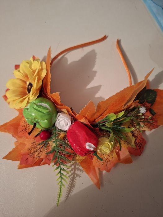 Плащ-накидка из искусственных листьев