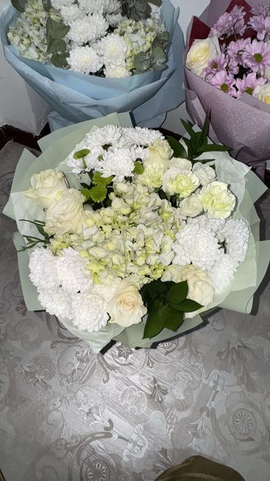 Продам 4 свежие букеты