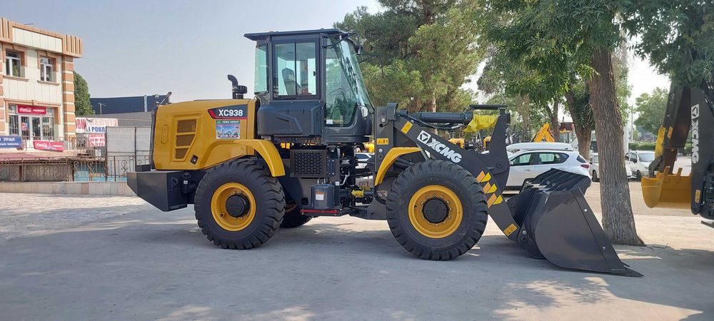 Продаться Фронтальный  Погрузчик XCMG XC938  1,8 куб дж