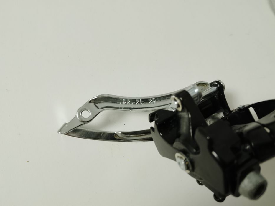 Передний переключатель велосипеда