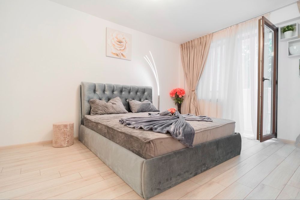 Apartament 2 camere decomandat Zona Centrala , complet utilat , recent renovat, balcon - de inchiriat imediat septembrie