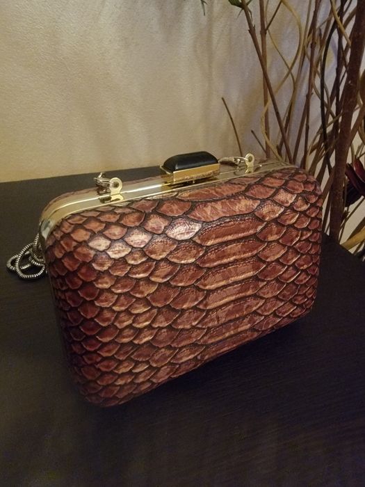 Дамска чанта GUESS